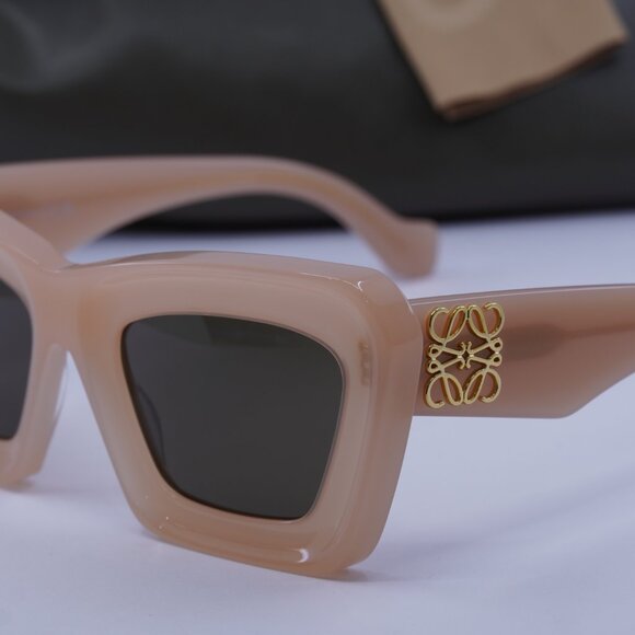 Loewe LW40145I 72E Cat Eye Sunglasses – Shiny Pink/Brown - Picture 2 of 10